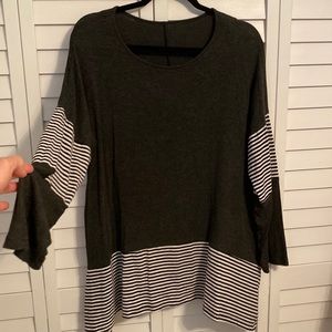 Amazon XL womens top tunic.